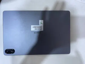 تابلت هونر x8a مستعمـل أخو الجديد خدش مابيــها الكارتونة موجودة فترة تقل السنة