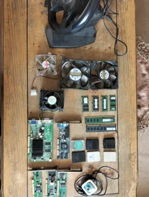 مجموعة قطع كمبيوتر وألعاب كلاسيكية (Retro) نادرة لمحبي الاقتناء - بيعة كاملة