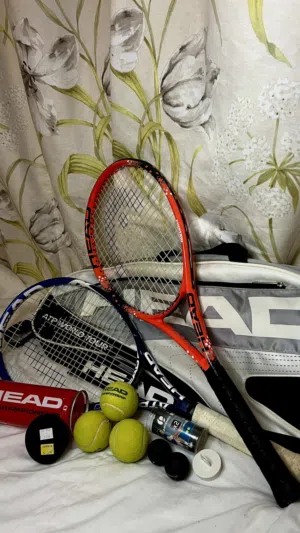 طقم ماركة HEAD Tennis  مضربين + شنطة + 3 كرات تنس+ 2 كرات سكواش للتدريب