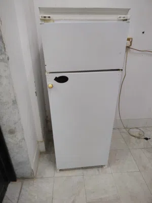 ثلاجه عشره قدم تعمل جيدا