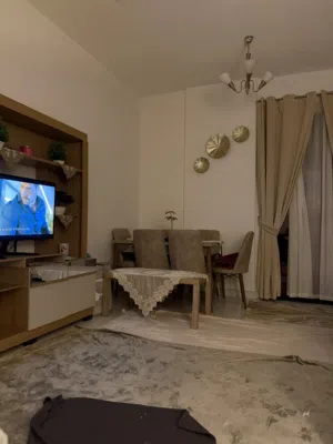 متاح غرفه في شقه مفروشه اول ساكن وبنايه جديدة