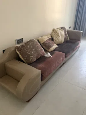 قطعتين كنبات ل 4 اشخاص
