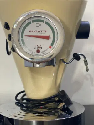 ماكينة إسبريسو إيطالية فاخرة بوقاتي Bugatti Diva بحالة الوكالة (شبه جديدة)