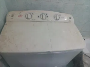 غساله البنت وامها