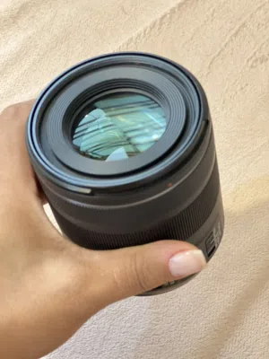 للبيع عدسة Canon RF 85mm F2 Macro IS