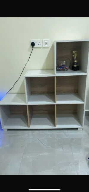 مكتبه كتب نظيفه