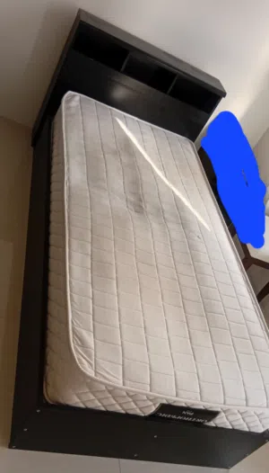 سرير شخص واحد نضيف للبيع