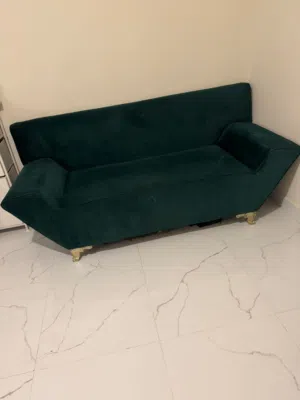 كنب مخمل لون أخضر زمردي فخم