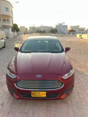 فورد فيوجن 2014 خليجي، صالون سيدان، أنوار نهارية، مرخصة، لون أحمر، مستعملة بحالة ممتازة