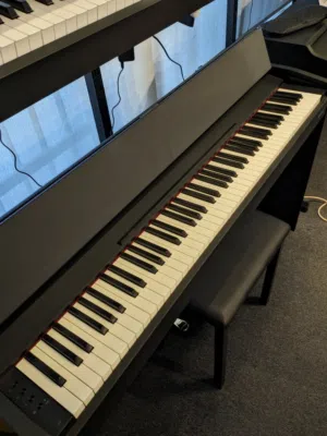 ديجيتال بيانو رولاند F107