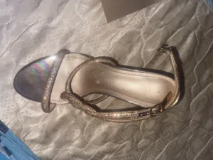 كعوب سهرة أنيقة وراقية بأسعار مميزة - موديلات فخمة وشباشب نسائيه مريحه جدا واشكال عصريه و لامعه