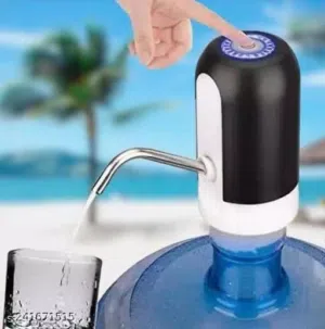 مضخة مياه كهربائية محمولة تعمل ببطارية قابلة للشحن عبر منفذ USB.تتميز بتصميم أسطواني