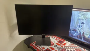 شاشة ديفو اللون الاسود  200هريتز  0.5 سرعة استجابة  بحالة ممتازة استعمال ثلاث شهور