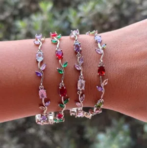 أساور التوليب  تصميمها مستوحى من زهرة التوليب الناعمة... تفاصيلها راقية ولمعتها تجنن متوفرة بعدة