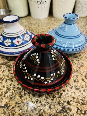 ثلات طواجن من الفخار مزخرفة