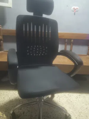 كرسي مكتب استعمال شهر ونصف بحالته