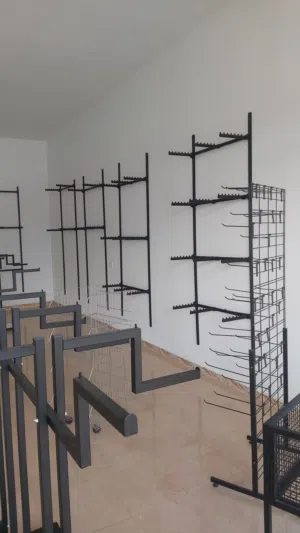 علاقات عرض محل ملابس