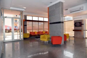 شقة مفروشة بالكامل في الفنطاس غرفة ماستر وصالة ومطبخ وحمامينFully furnished apartments in Fintas and