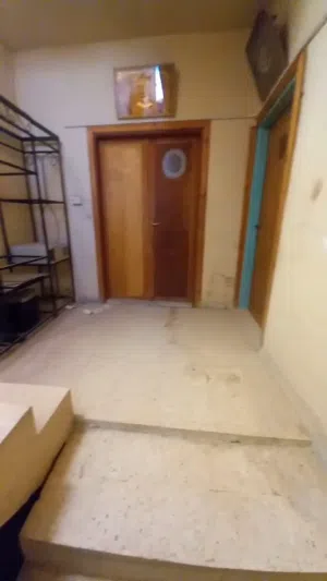 يوجد شقة للبيع الطابق الثاني