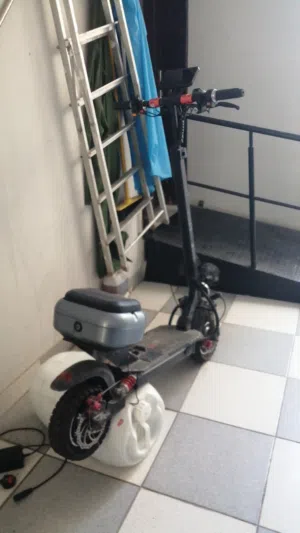 سكوتر وحش مايعني من شي دفع امامي وخلفي وعليها مكينه ثنينه حط سعرك كلمني خاص