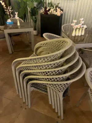 طاولات وكراسي
