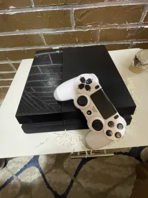 بلاستيشن فور فات مستعمل بحالة الوكالة قابل للتعديل مع أيد اصليه