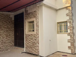135 m2 4 Bedrooms Townhouse for Sale in Tripoli Ain Zara
