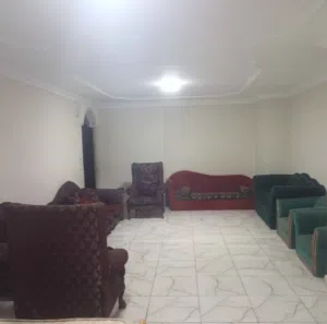 طقم انتريه كنبه كبيره وكنبه صغيره واثنين كرسي+ 2 كنبه كبيره و 2  كرسي كلهم خشب زان تقيل جدا من بتاع