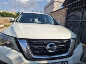 نيسان باثفايندر 2019  وارد امريكي ابيض  7 راكب دفع رباعي  رقم بغداد الانكليزي