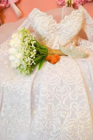 بدلة زفاف مع توابعها برنص وطرحه + بدلة خطبه