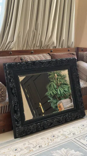 Luxurious Classic Ornate Mirror - Black Gloss Finish