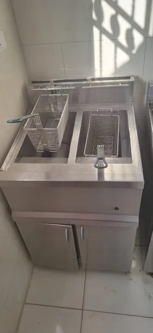 عده مطعم للبيع