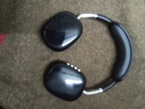 سماعات رأس لون اسود