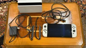 ننتيندو سويتش أوليد أبيض مع جهازين و حقيبة  Nintendo Switch O-LED White with 2 controllers and bag