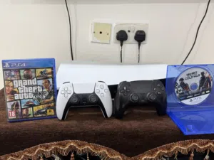 Ps5 good condition with two controllers and 2CD