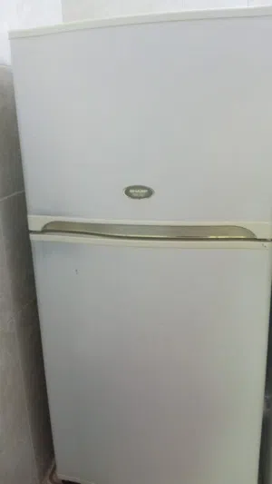 ثلاجه شارب 18 قدم بحاله ممتازه