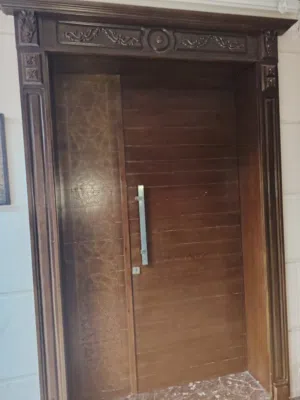 باب خشب نوع ثقيل