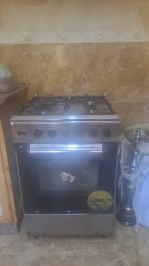 غاز مع فرن 4 عيون للبيع