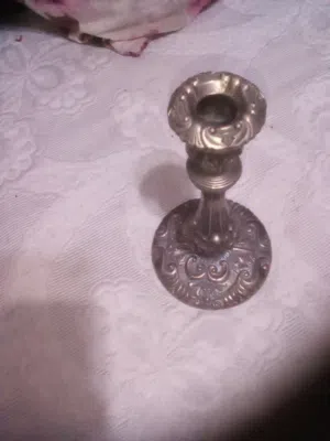 شنعدان فضي لاينجذب للمغناطيس