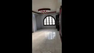 شقه علي شارع شبرا مصر العمومي بجوار المترو