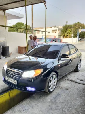 للبيع Hyundai HD موديل 2009 فل كامل عدا الفتحة اللون: أسود السيارة بحالة ممتازة، نظيفة وجاهزة للاستخ