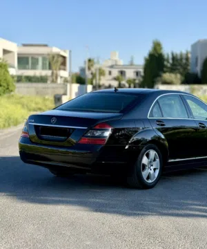 S350 2009 اقل عداد بالمملكه غرغوريه مخزنه شبه جديده اعلى صنف مالك واحد فحص كرت ابيض ترخيص واطي