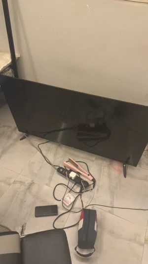 بلازما مستعمل4k 64بوصه مع الريموت