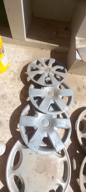 متوفر غطاء اطار للبيع موجود للسيارات الرينو تويوتا و لكسز