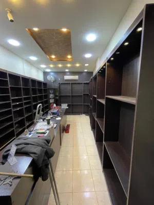 رفوف بحالة الجيدة جدا