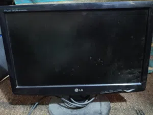 شاشة كمبيوتر LG مستعملة