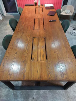 طاولة اجتماعات