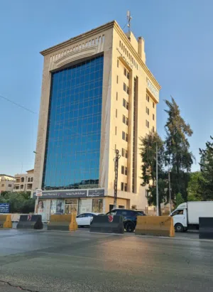مكاتب ومعارض ومستودعات للايجار بافضل مواقع الشميساني بمنطقة مخدومه بالكامل وبمساحات واسعار مختلفة