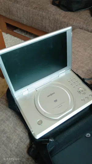 مشغل دي في دي مع شاشة 10 انش insignia DVD player 10.2" screen