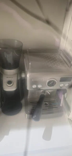 ماكينة قهوة اسبريسو هايبرو جديده استخدام شهر فقط مع مطحنه